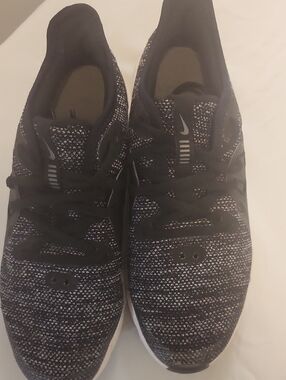 Nike Black and White Air Max Training Sneakers